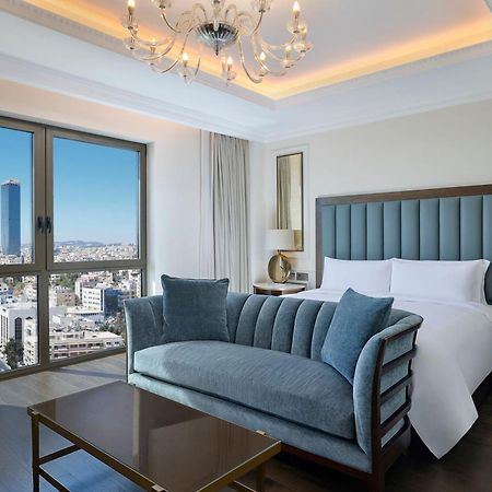 The Ritz-Carlton, Amman 호텔 외부 사진 A bedroom at the Four Seasons Hotel