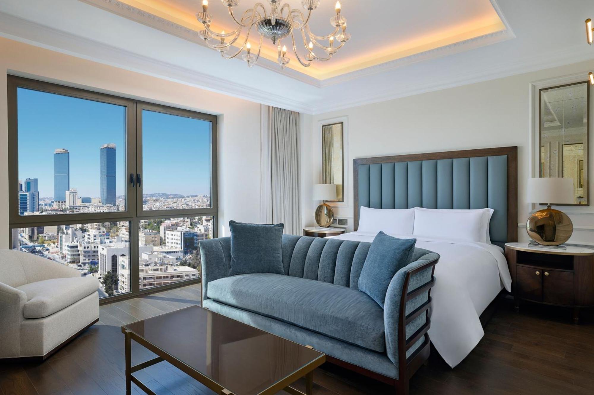 The Ritz-Carlton, Amman 호텔 외부 사진 A bedroom at the Four Seasons Hotel