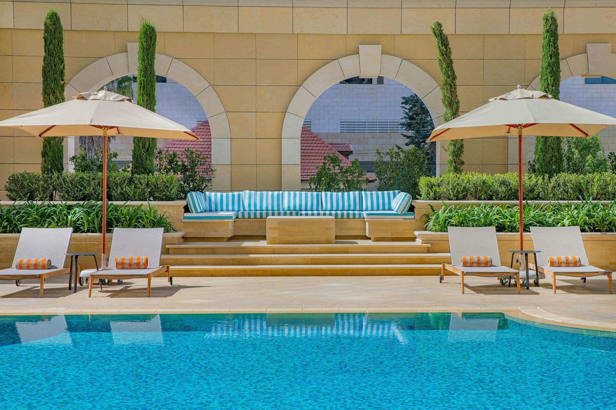 The Ritz-Carlton, Amman 호텔 외부 사진 The pool at the Westin Athens