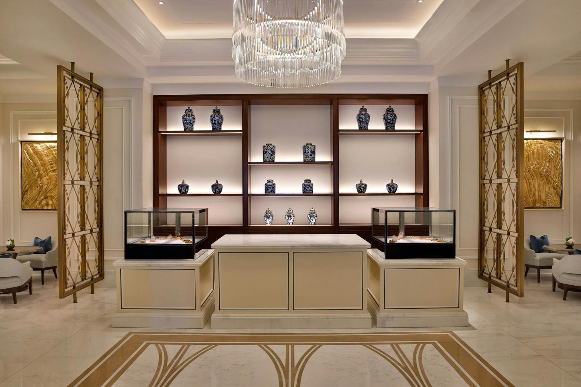 The Ritz-Carlton, Amman 호텔 외부 사진 The lobby of the hotel