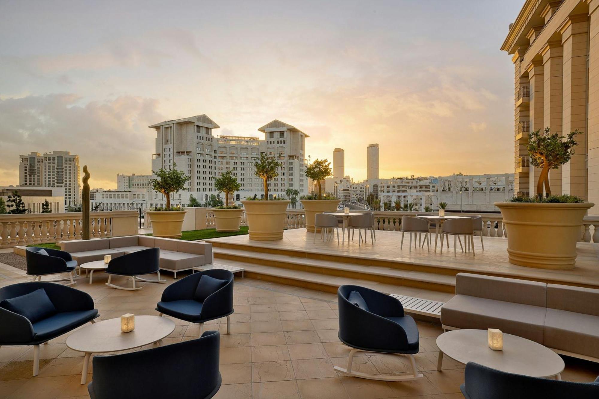 The Ritz-Carlton, Amman 호텔 외부 사진 The Terrace at The Oberoi, Mumbai