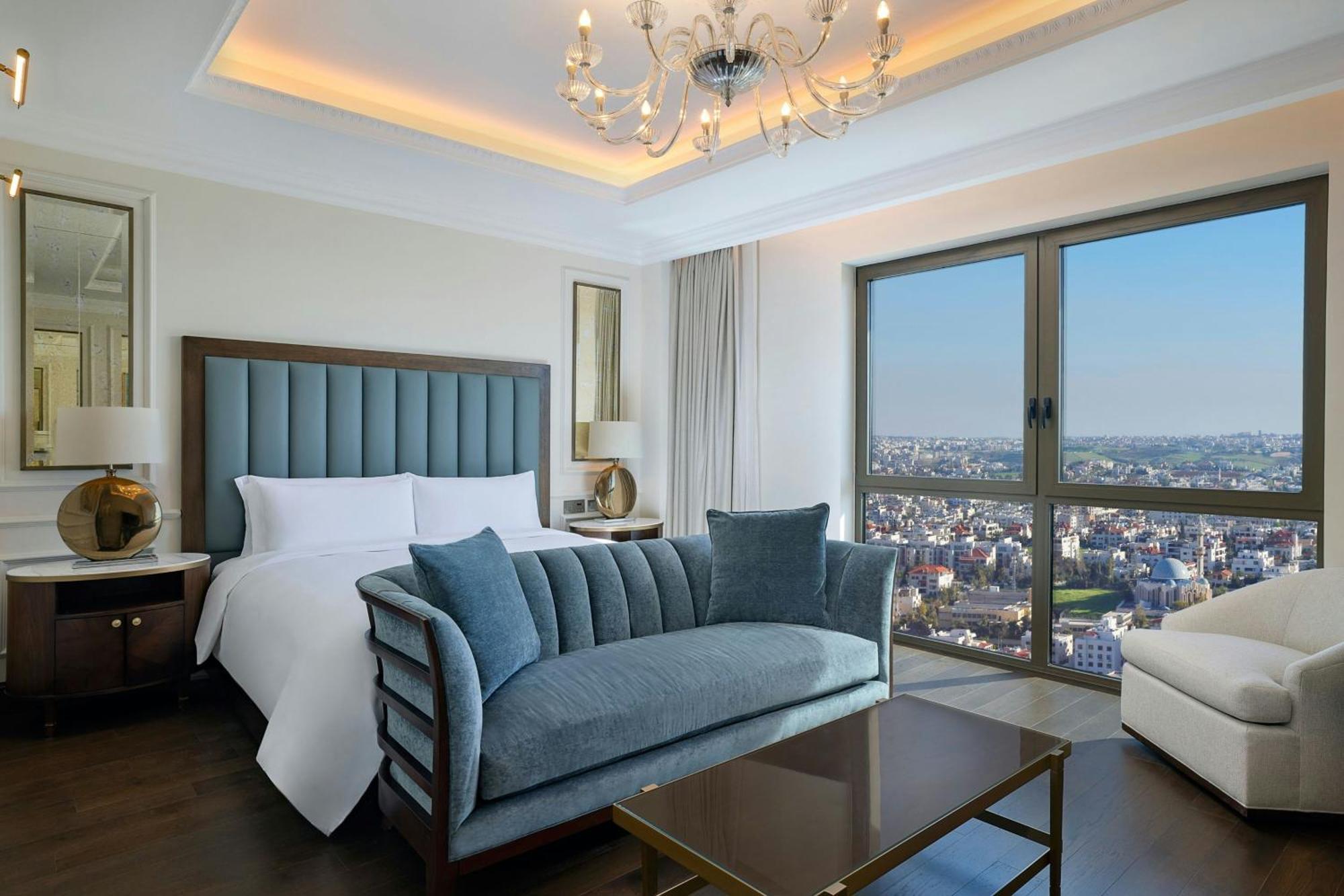 The Ritz-Carlton, Amman 호텔 외부 사진 A bedroom at the Four Seasons Hotel