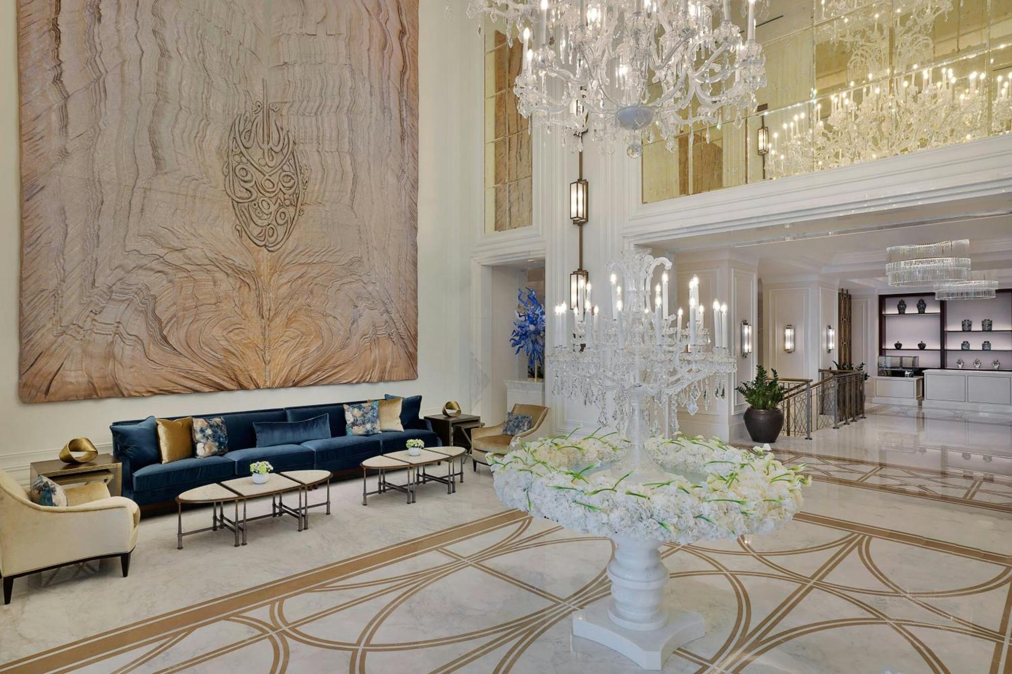 The Ritz-Carlton, Amman 호텔 외부 사진 The lobby of the hotel