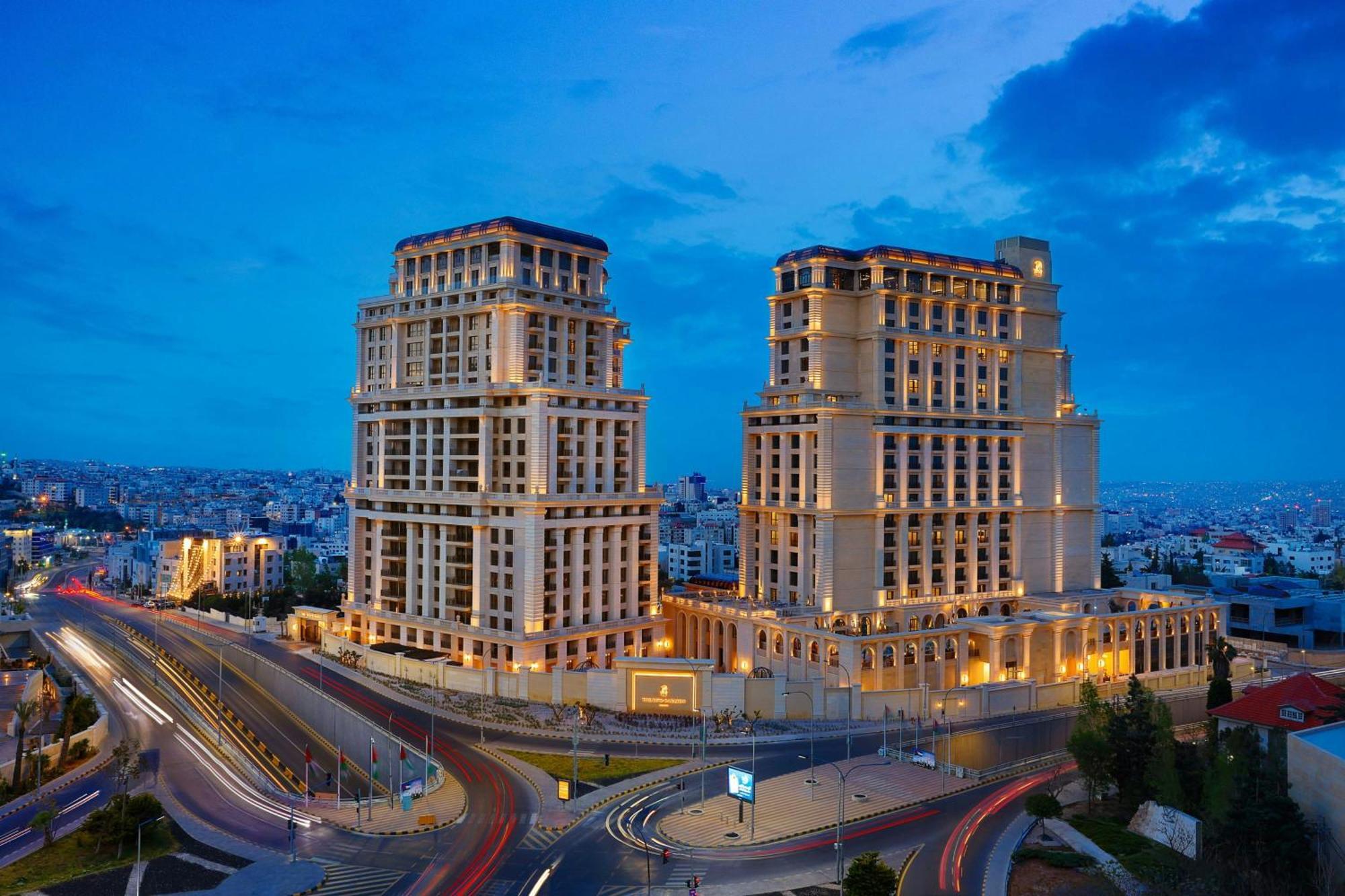 The Ritz-Carlton, Amman 호텔 외부 사진 The complex at night